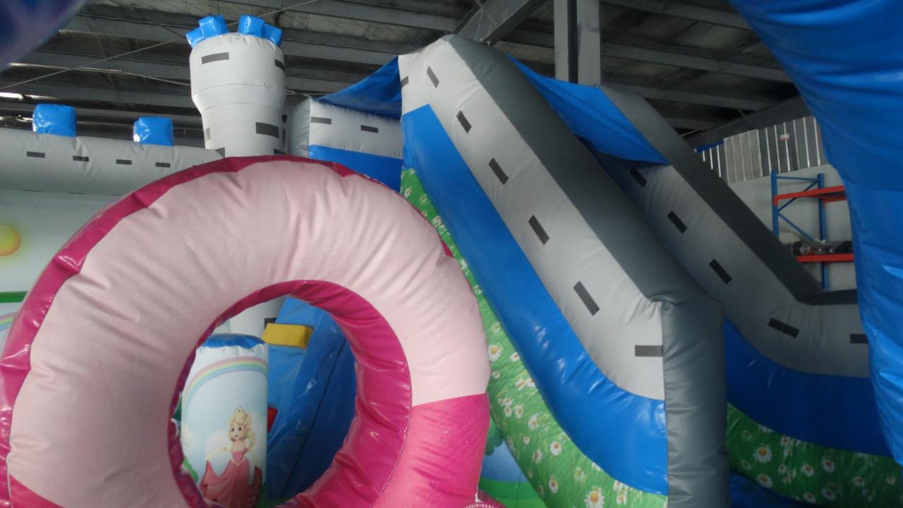toddler bouncy castle