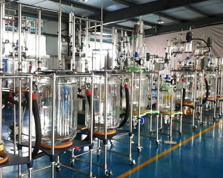 Mantelglas-Reaktorsätze, mit Kühler und Pumpe